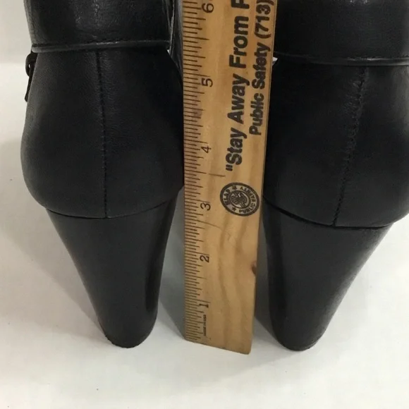 BCBGeneration Black Leather Ankle Strap Heel/Pump - Picture 10 of 14